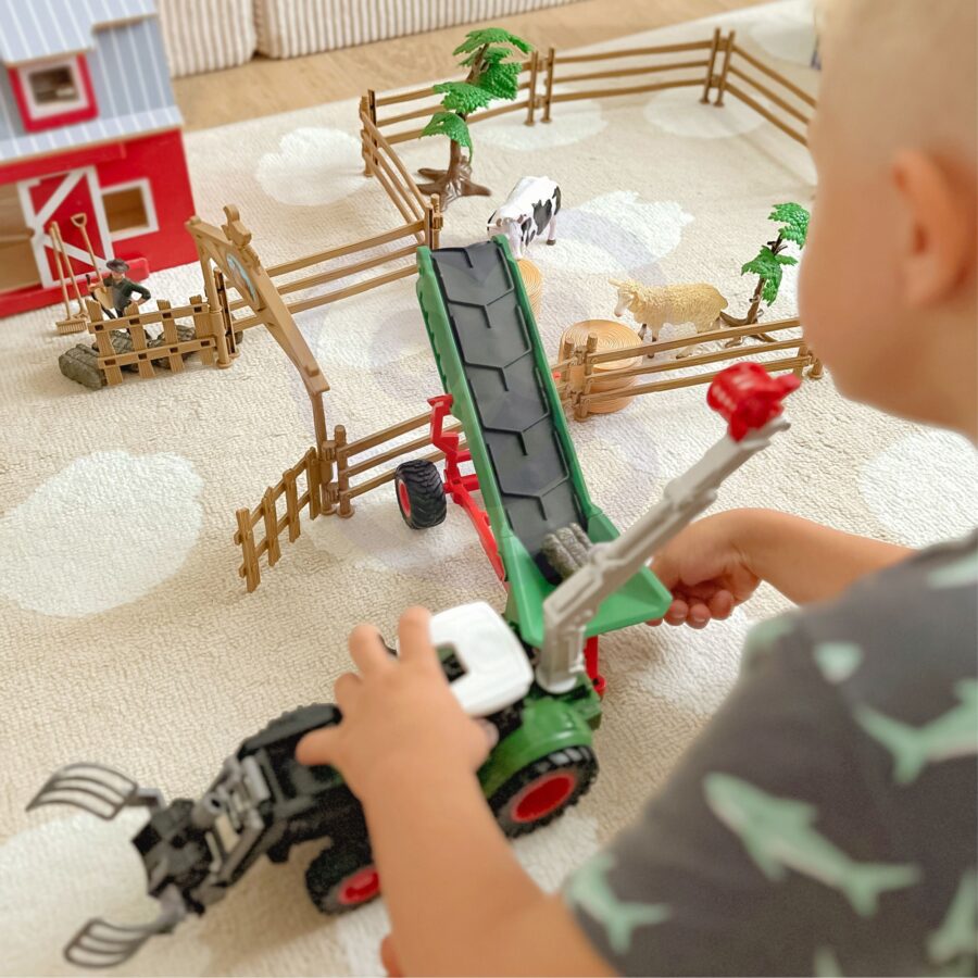 WOOPIE Zestaw Maszyn Rolniczych Traktor Ciągnik Zagroda Mini Farma Osada Rolnicy Skala: 1:24