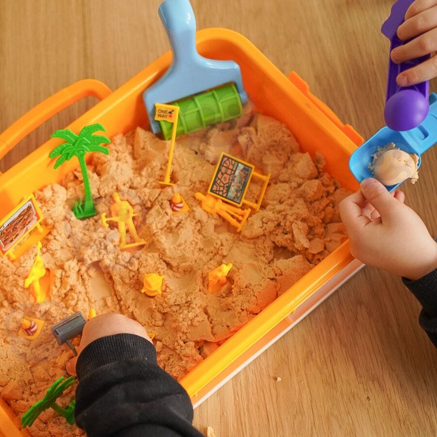 WOOPIE Piasek Kinetyczny 1,5 kg Zestaw XXL Plac Budowy Stolik z Foremkami i Pojazdami